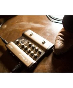 National LR Baggs VENUE DI W/Tuner Guitar Preamp/Pickups